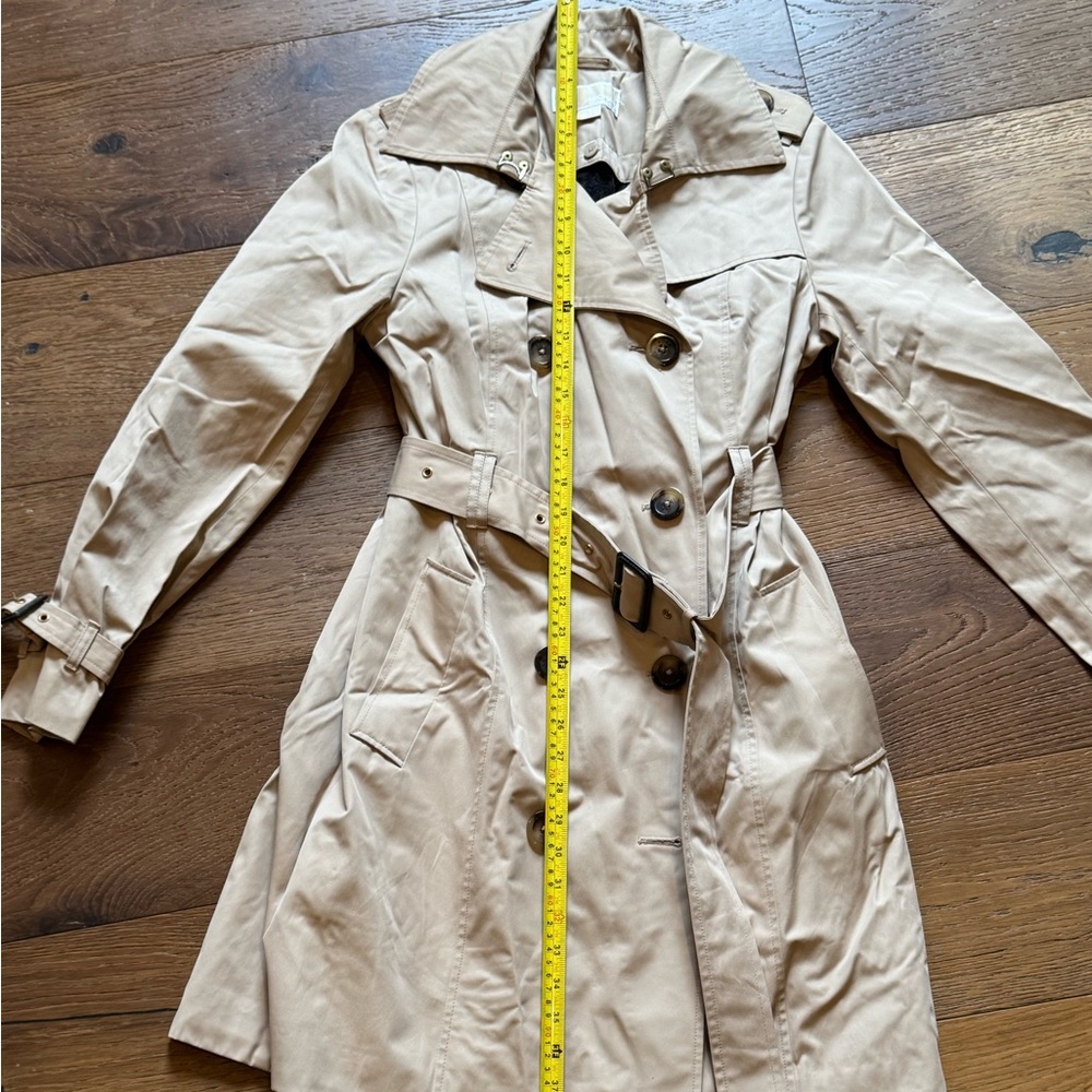 Women's Beige Trench Coat sz 6, fully lined